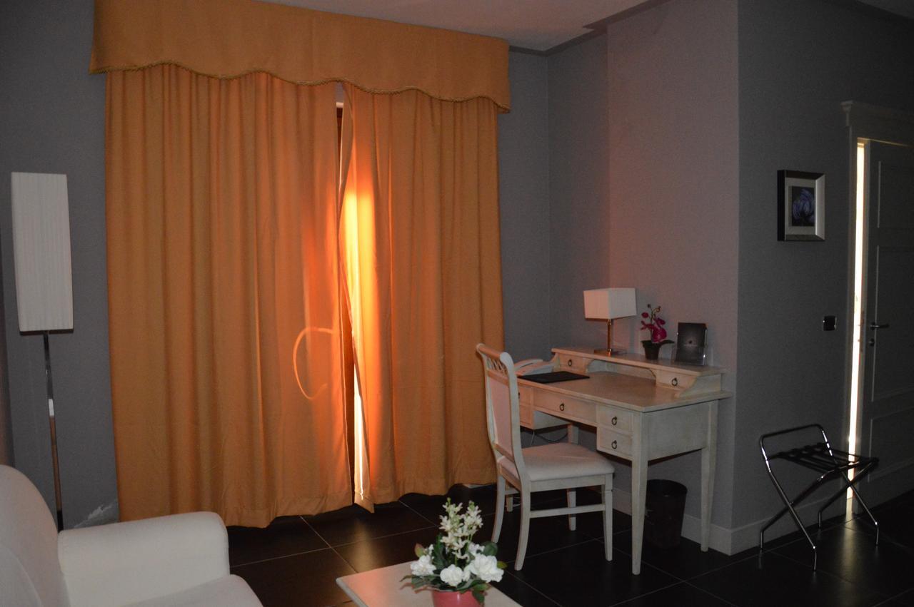 Roccamonfina Palace Hotel エクステリア 写真