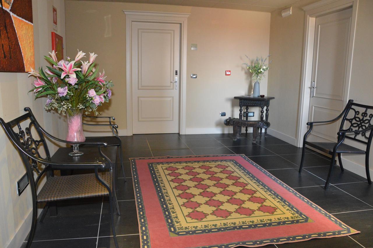 Roccamonfina Palace Hotel エクステリア 写真