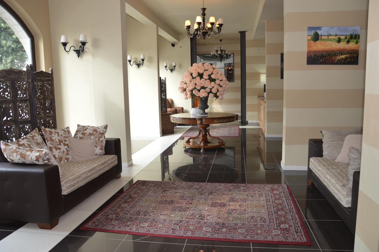 Roccamonfina Palace Hotel エクステリア 写真