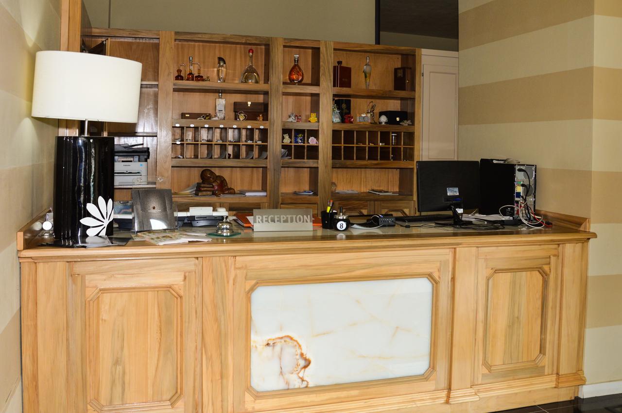 Roccamonfina Palace Hotel エクステリア 写真