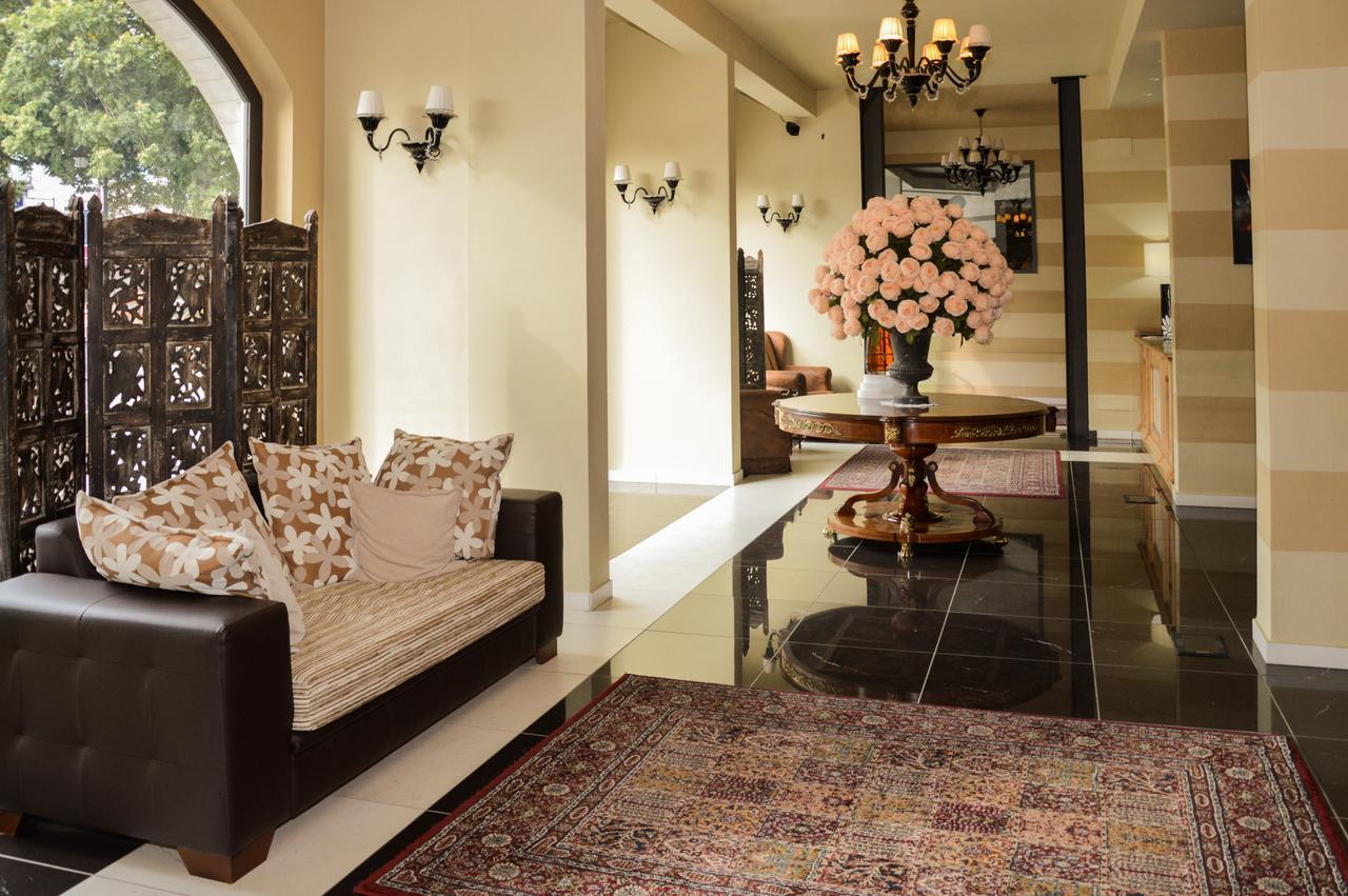 Roccamonfina Palace Hotel エクステリア 写真
