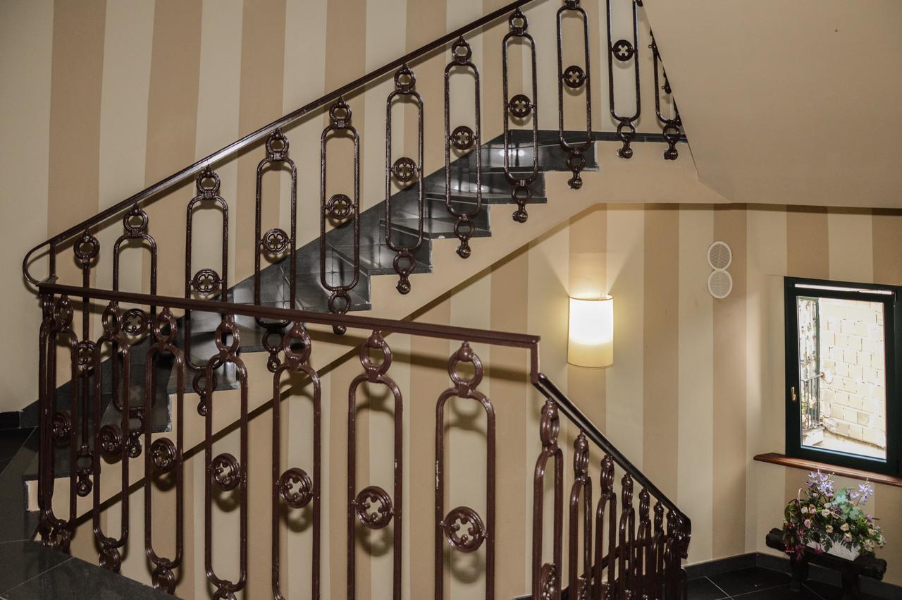 Roccamonfina Palace Hotel エクステリア 写真