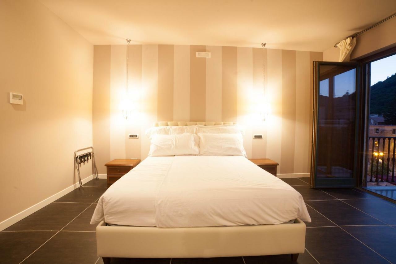 Roccamonfina Palace Hotel エクステリア 写真
