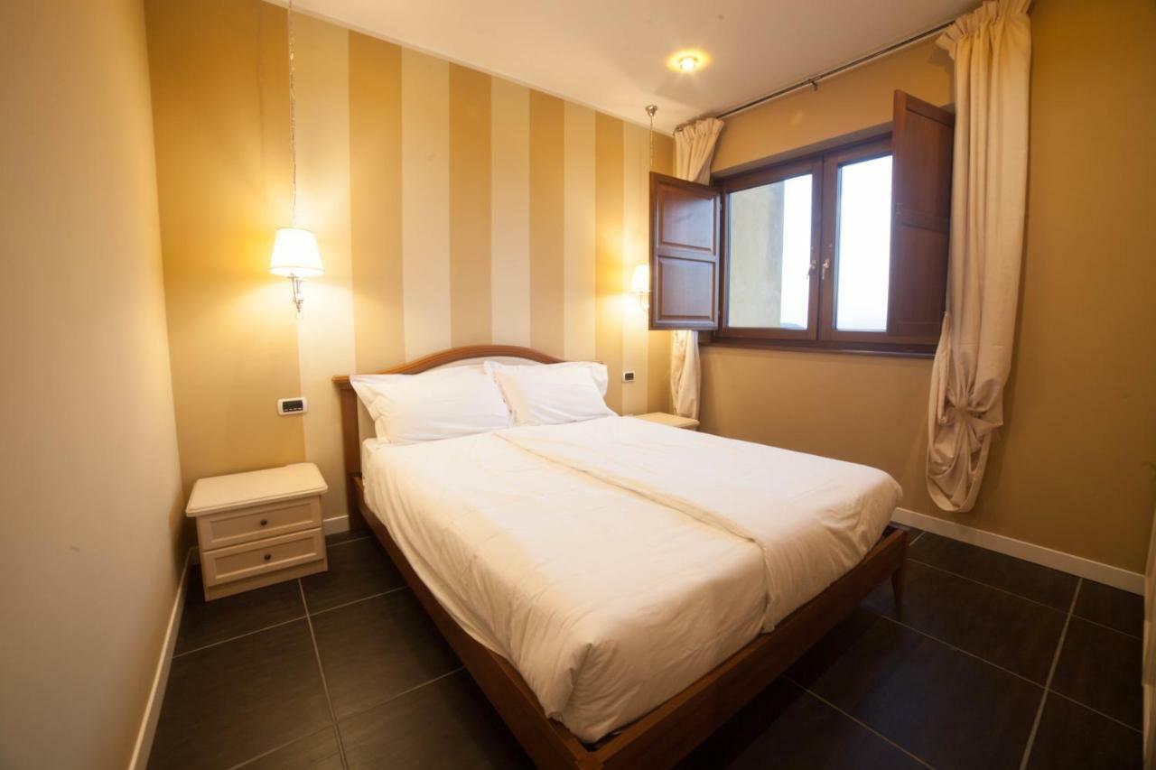 Roccamonfina Palace Hotel エクステリア 写真