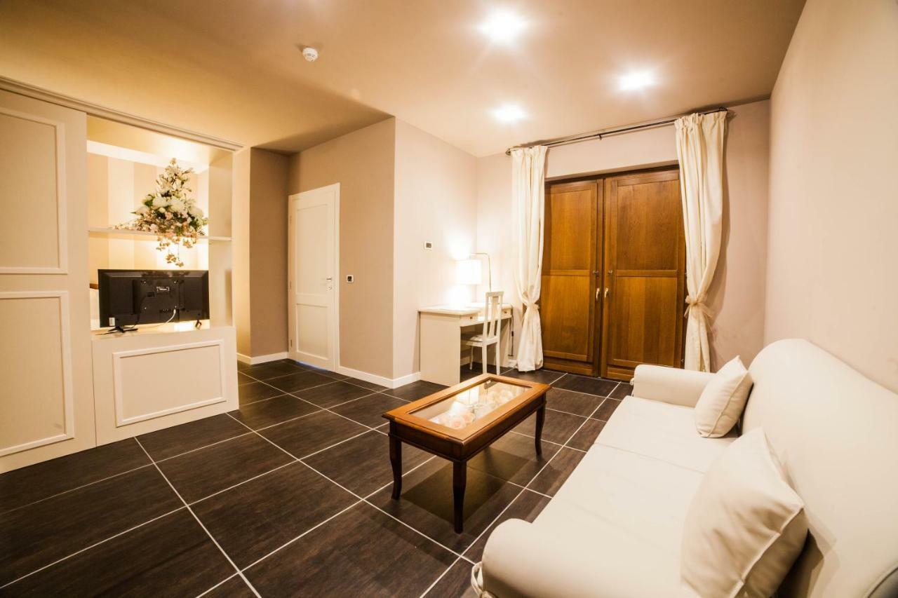Roccamonfina Palace Hotel エクステリア 写真