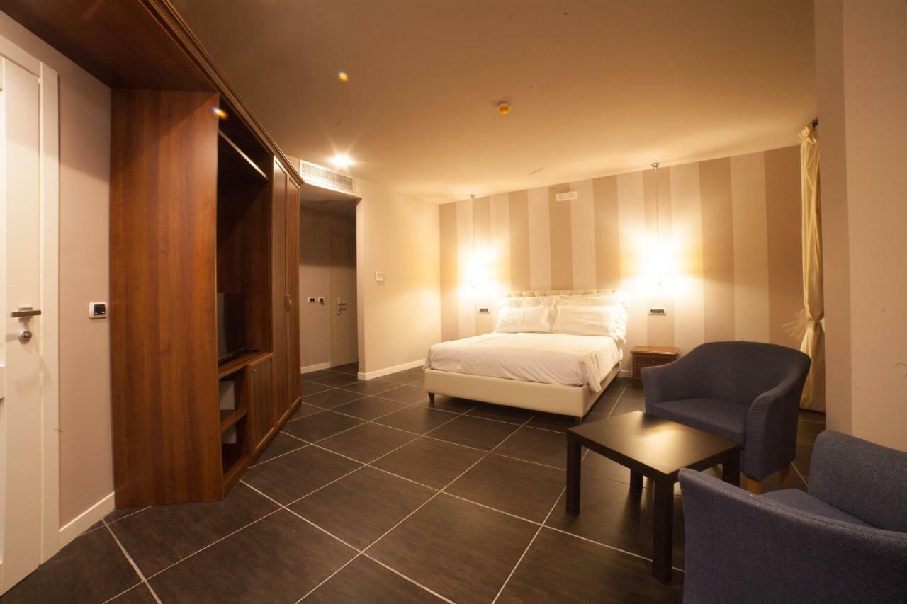 Roccamonfina Palace Hotel エクステリア 写真
