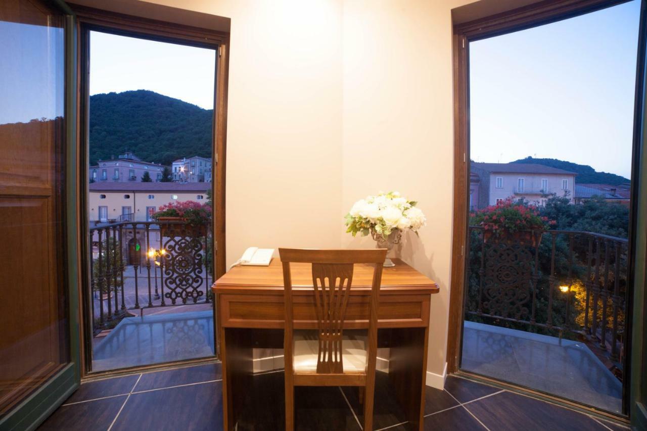 Roccamonfina Palace Hotel エクステリア 写真